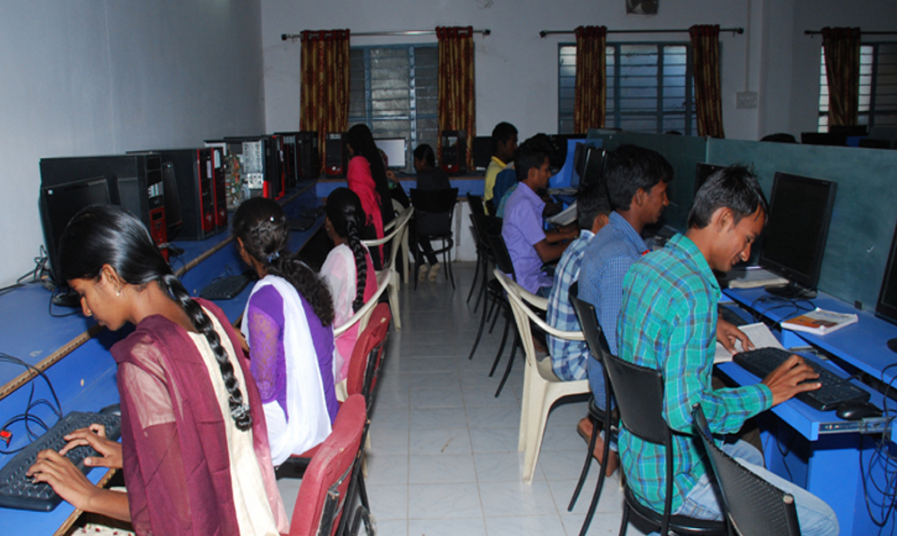 Vasistha Degree & PG College Kamareddy Laboratory photo 3