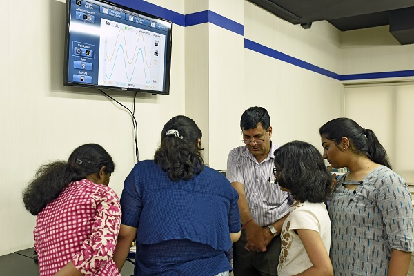 MAHINDRA University Laboratory photo 12