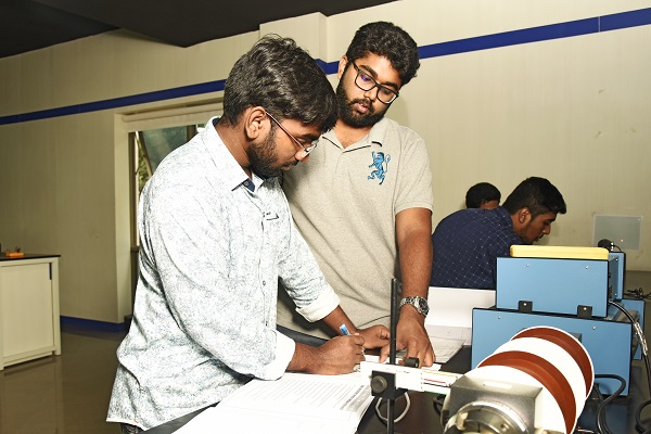 MAHINDRA University Laboratory photo 18