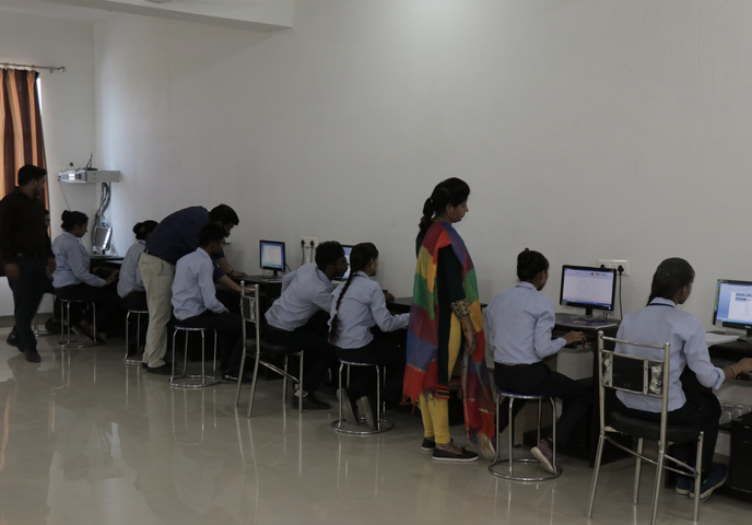 SIGNA Colleges Kanpur Labs photo 6