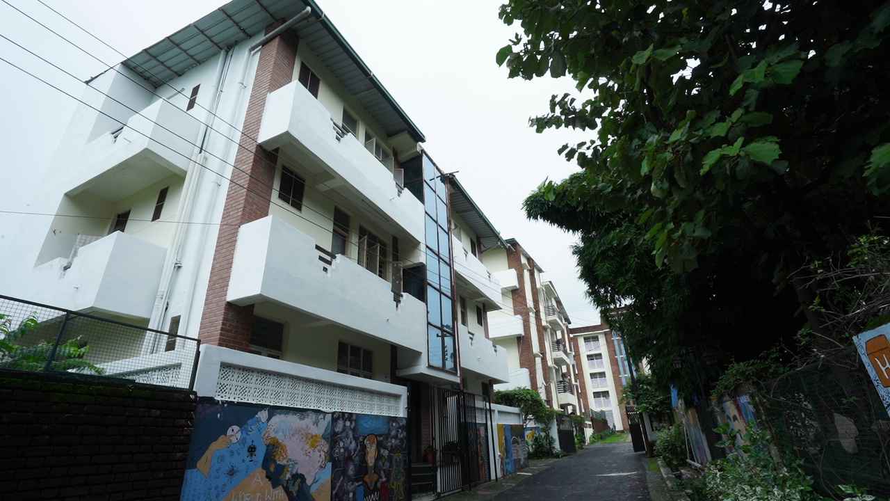 DBS powdered by Emversity College Images photo 10