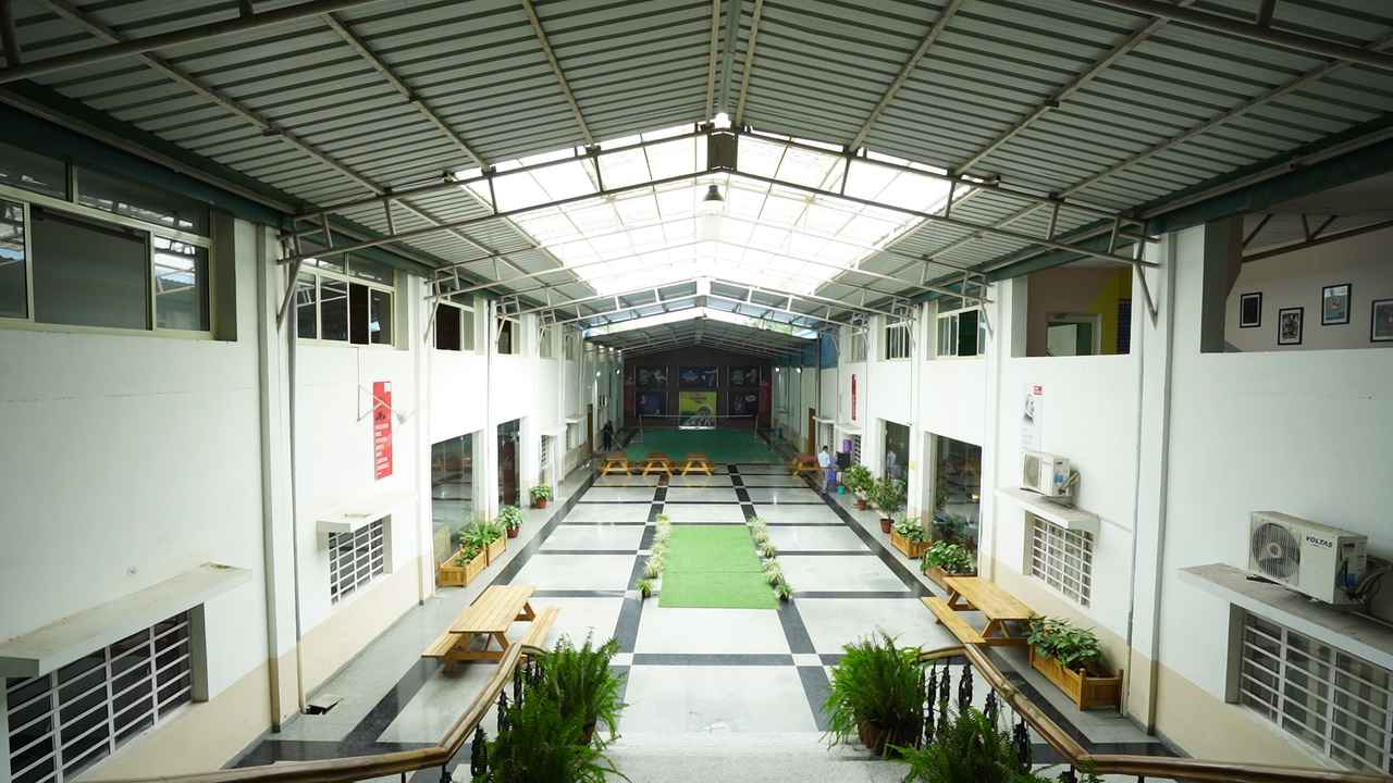 DBS powdered by Emversity College Images photo 7