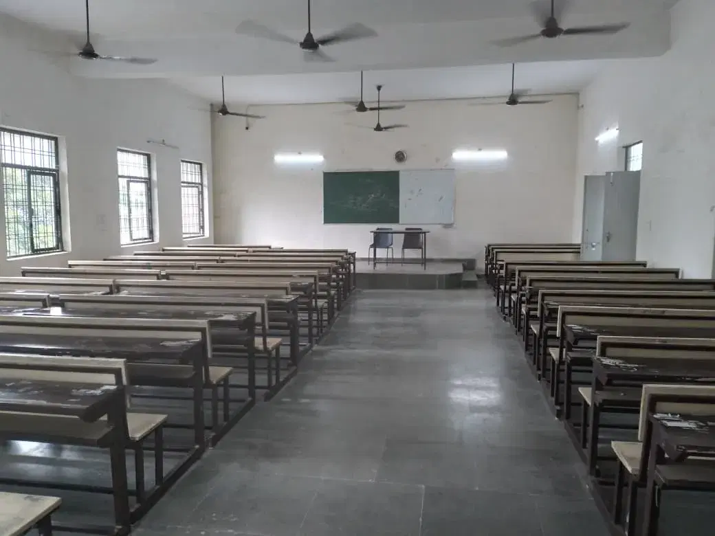 University of Lucknow Academic Building photo 10