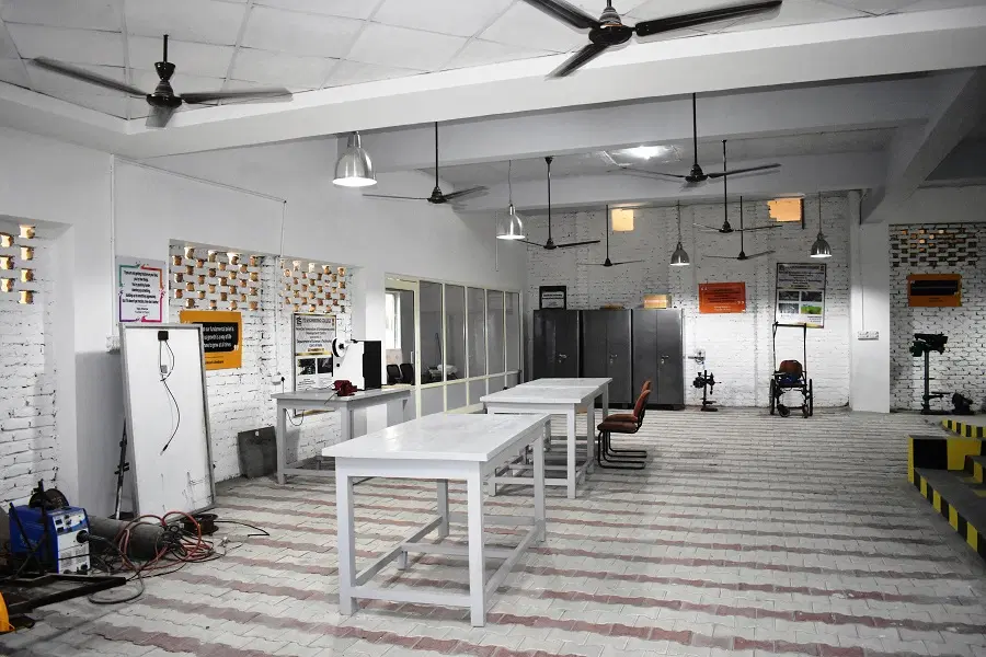 ITS Engineering College Academic Building photo 19