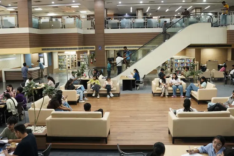 Amity University Noida Academic Building photo 13