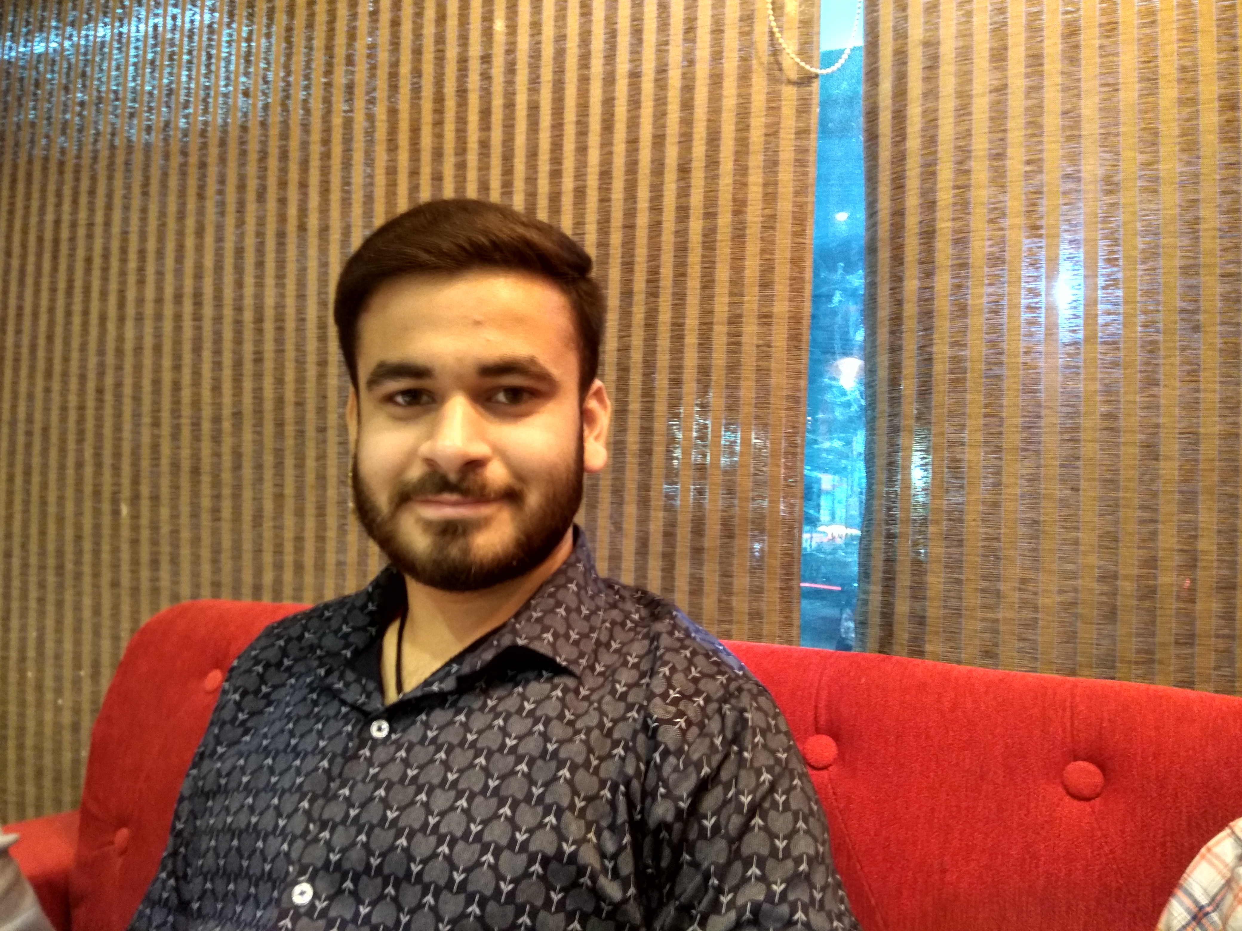 Rohit makan
