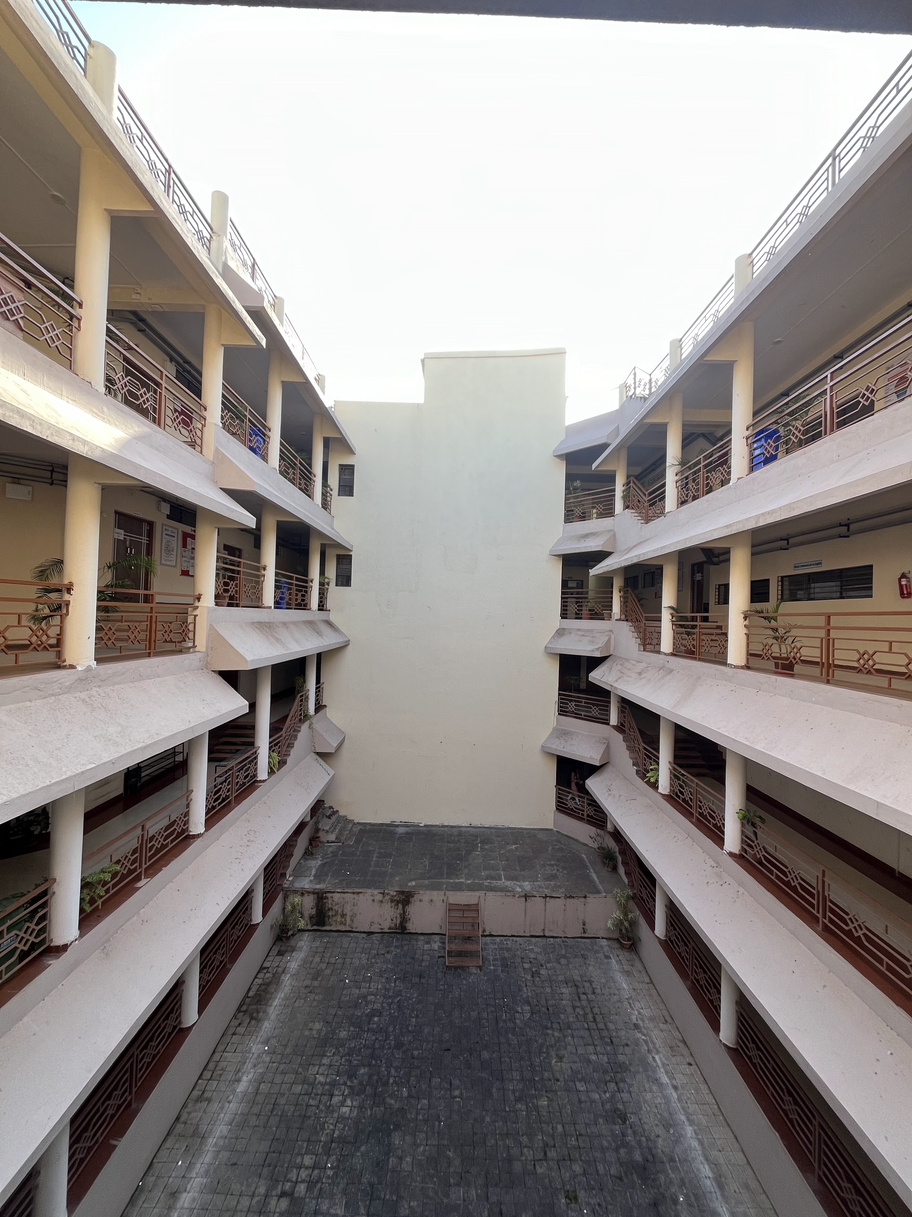 BHU Campus Corridors media (10) by 1770043363_corridorofcollegebuilding.jpg