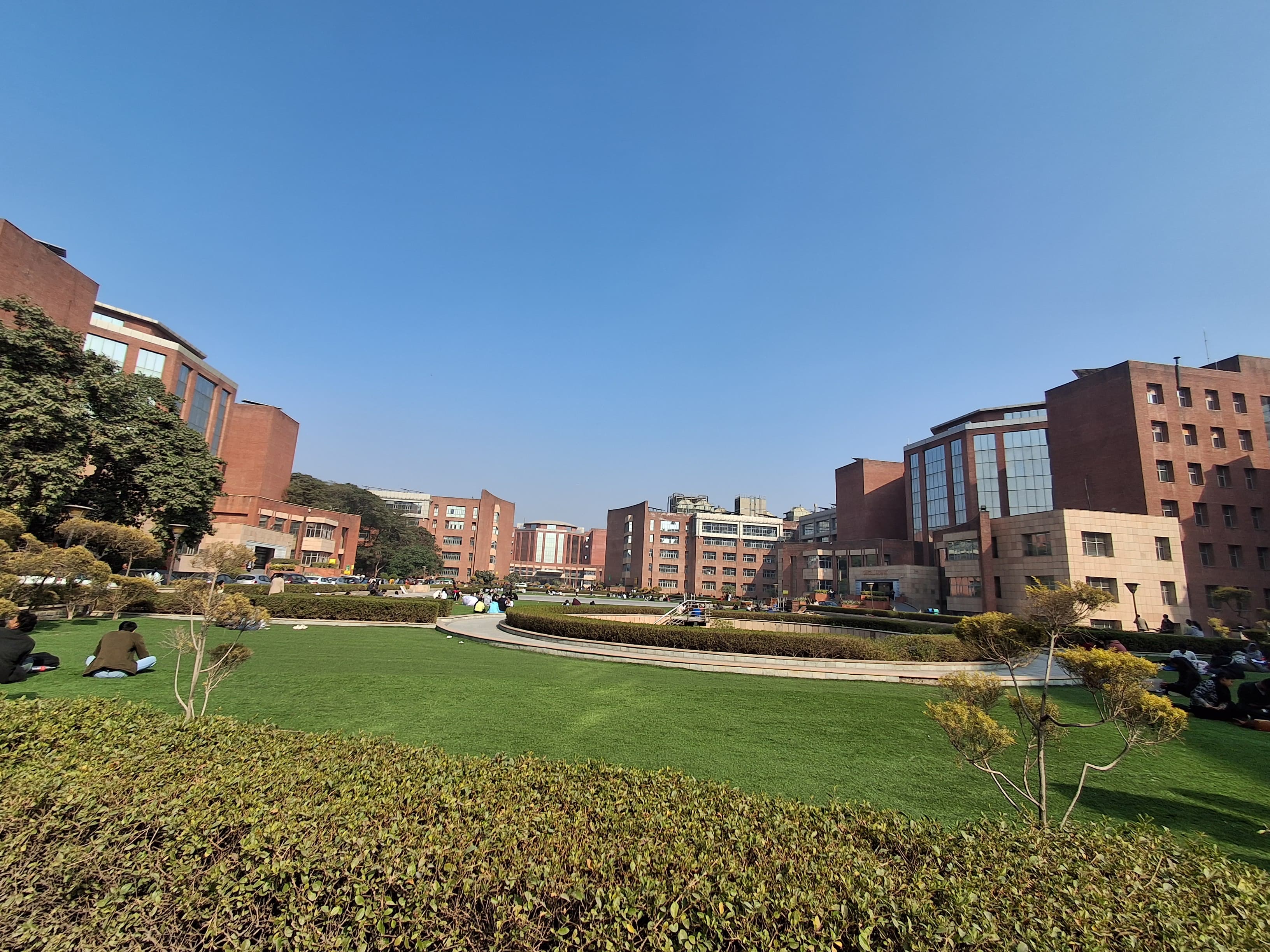 Amity University Noida Academic Block- Main Building media (6) by 1770044053_f6119b2d-f6a0-4b29-994c-62fe8340bec9.jpg