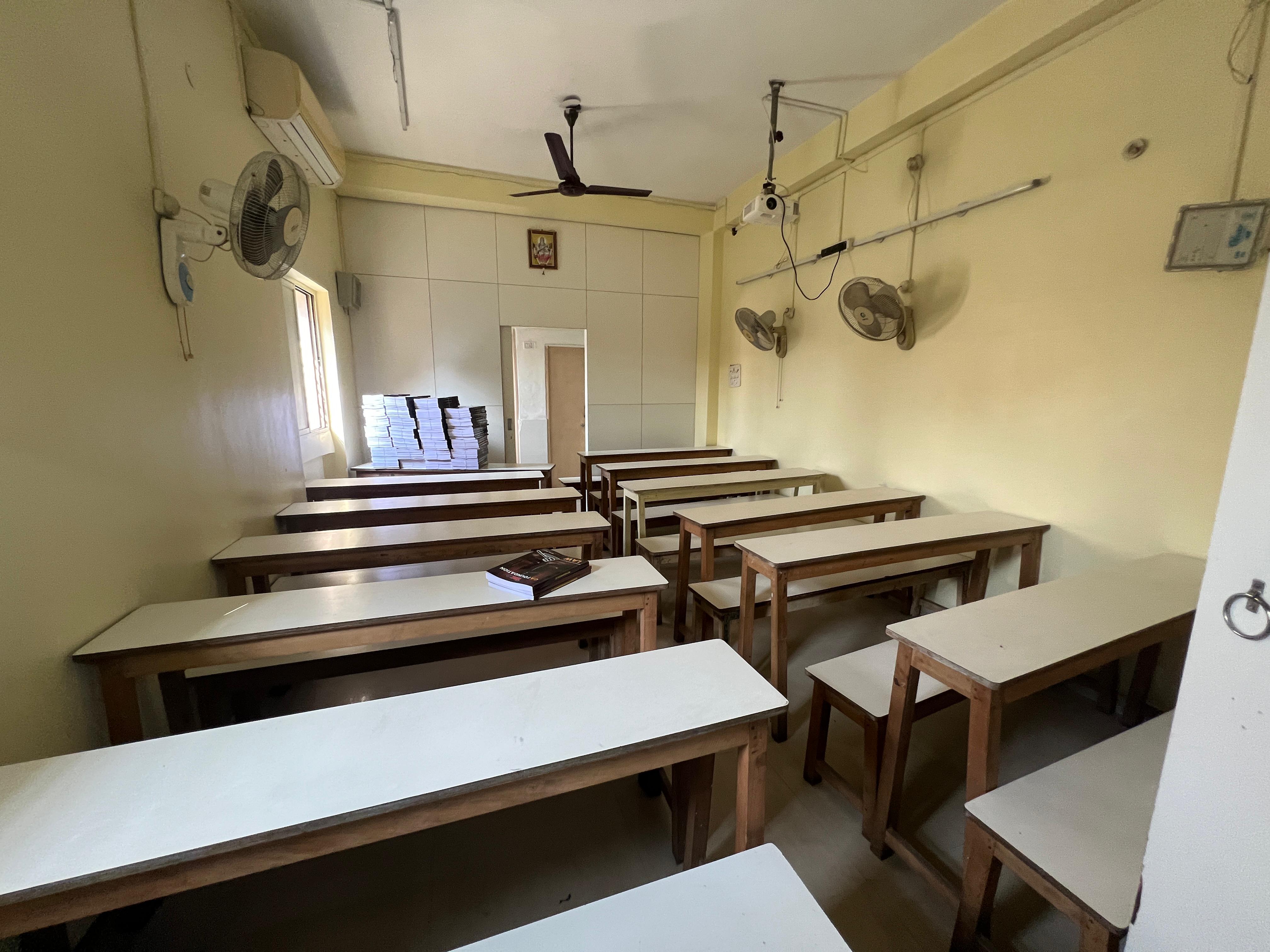 Gopal Bhoot Classes Classroom photos photo 4