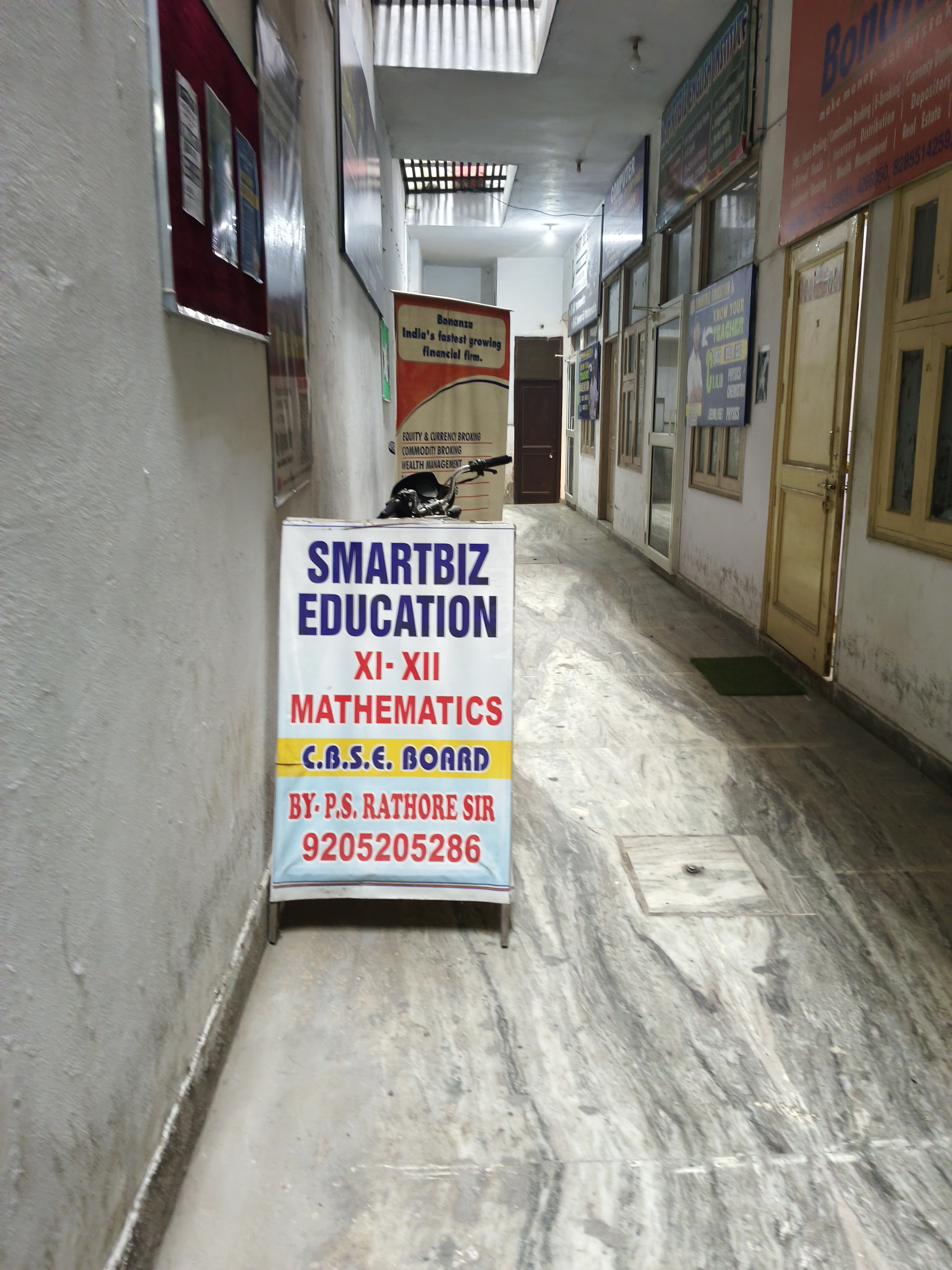 Smartbiz Classes Front view photo 3